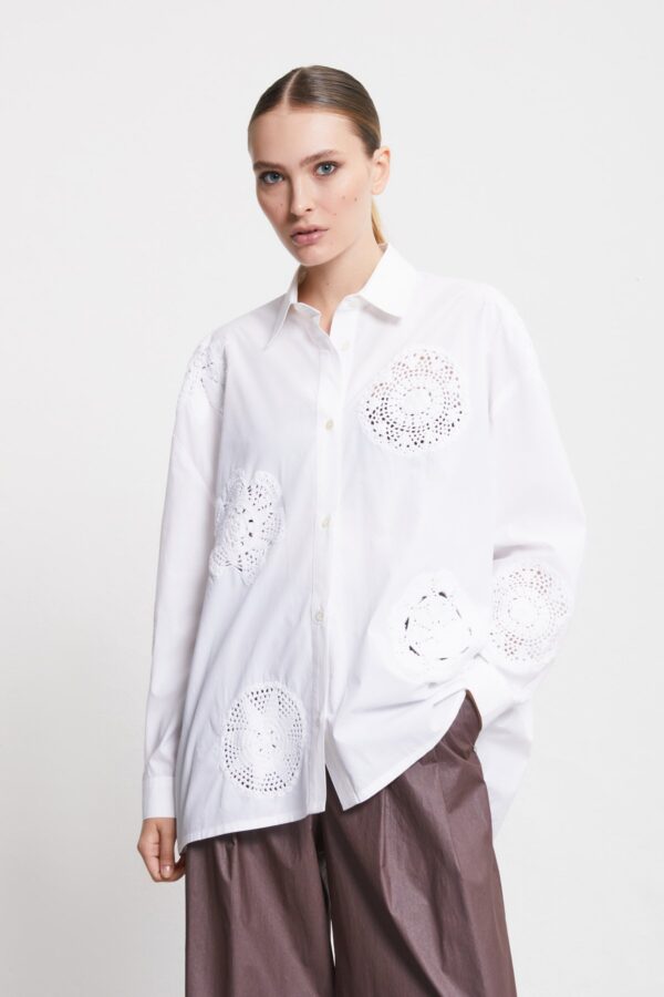 Cotton shirt with crochet doilies